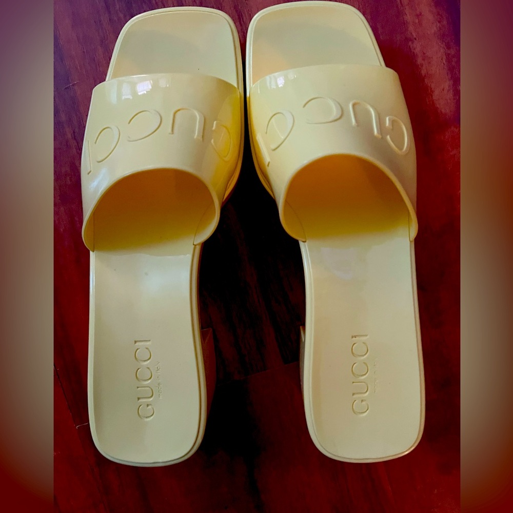 Gucci logo embossed rubber mules size 8 yellow